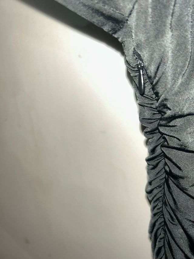 Vestido negro de una manga