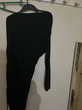 Vestido negro de una manga