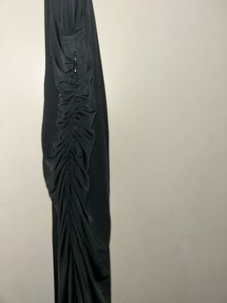 Vestido negro de una manga