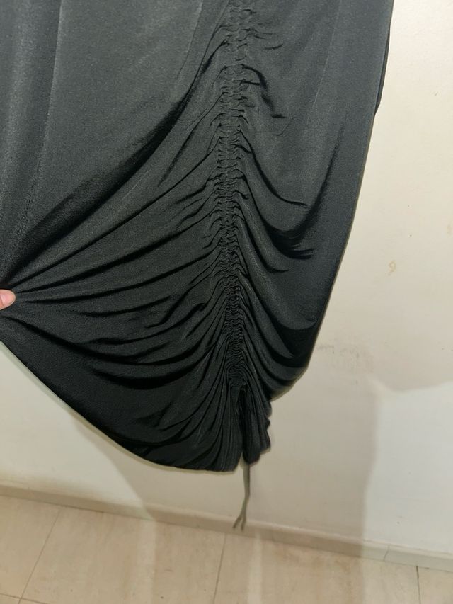 Vestido negro de una manga