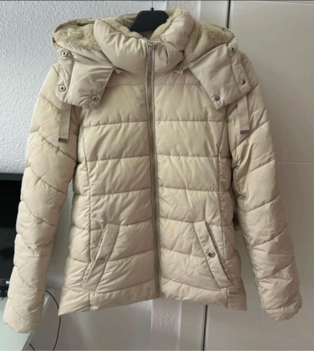 Cazadora acolchada Stradivarius beige T. M