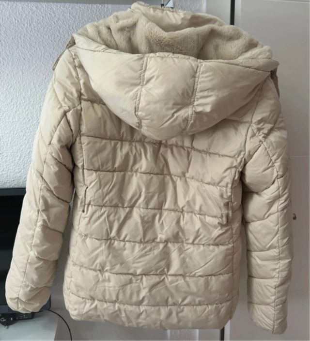 Cazadora acolchada Stradivarius beige T. M