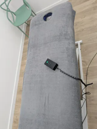 Camilla de fisioterapia/masaje con motor eléctrico