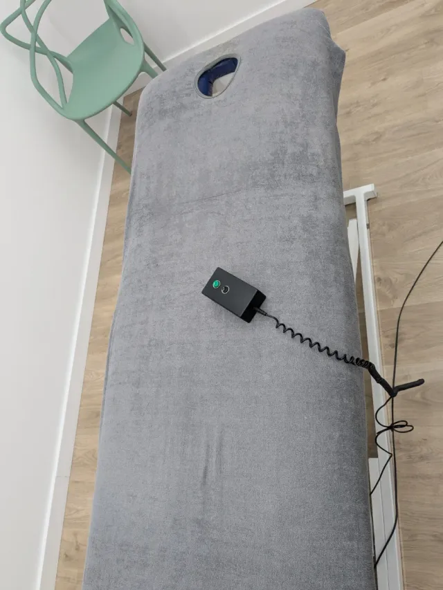 Camilla de fisioterapia/masaje con motor eléctrico