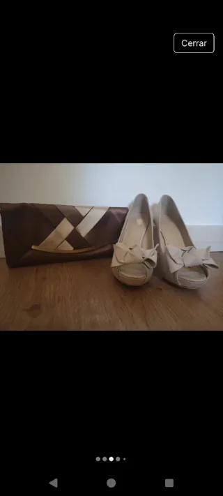 Tacones y bolso beige para boda