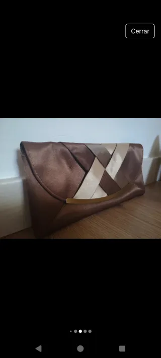 Tacones y bolso beige para boda