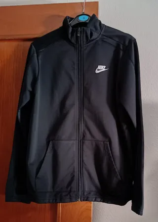 Chaqueta Nike Negra XL de chico. De 158-170 cm