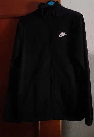 Chaqueta Nike Negra XL de chico. De 158-170 cm