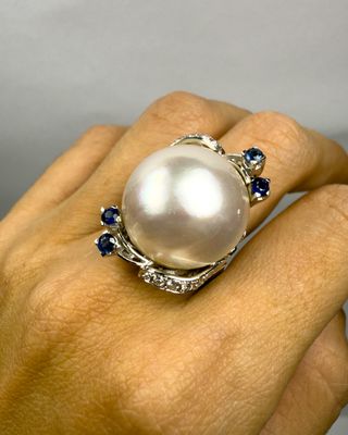 Anillo Oro Blanco 18k Perla y Zafiros