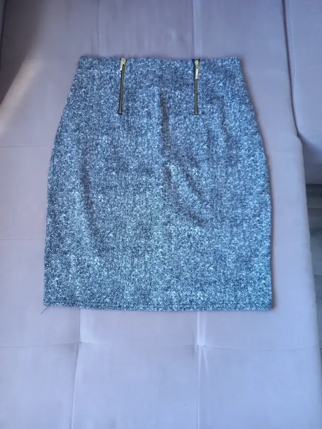 Falda italiana talle alto gris sirve para 38/40