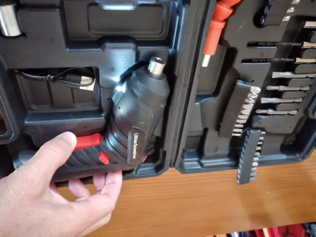 Destornillador Eléctrico USB con Accesorios