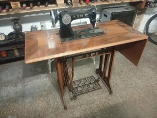 Máquina de coser antigua Alfa