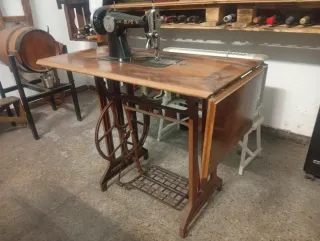 Máquina de coser antigua Alfa