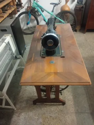 Máquina de coser antigua Alfa