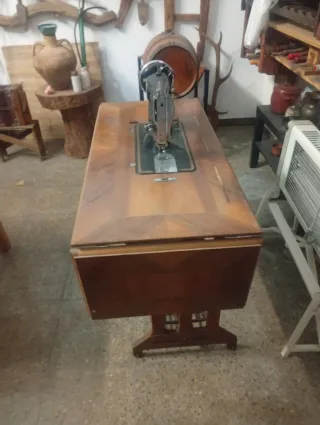 Máquina de coser antigua Alfa