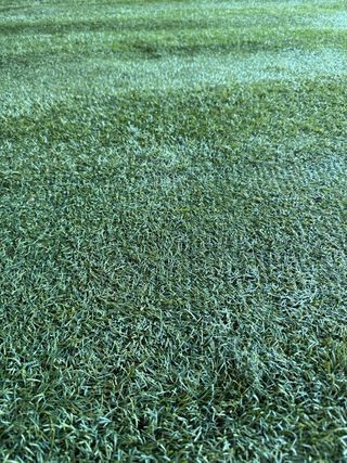 Césped artificial verde 40 mm efecto memoria