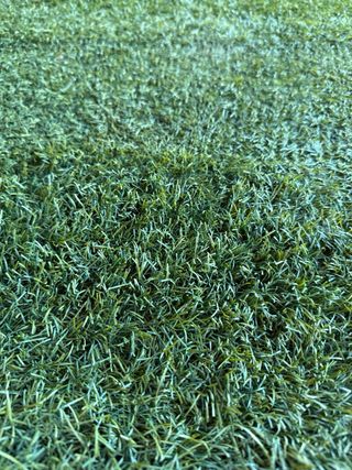 Césped artificial verde 40 mm efecto memoria