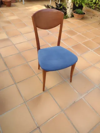 4 Sillas de madera tapizadas azul