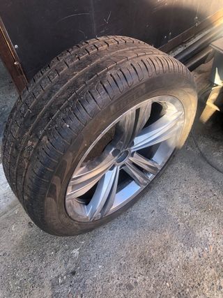 Llantas ￼  250 por unidad ￼