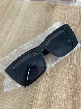 Gafas de sol negras cuadradas