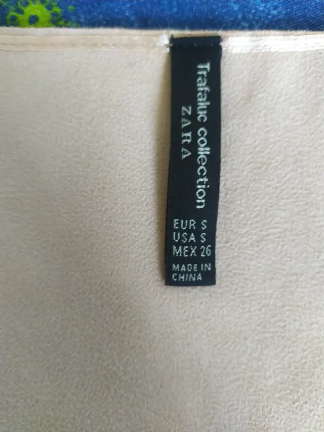 Top brillo rosa con volantes