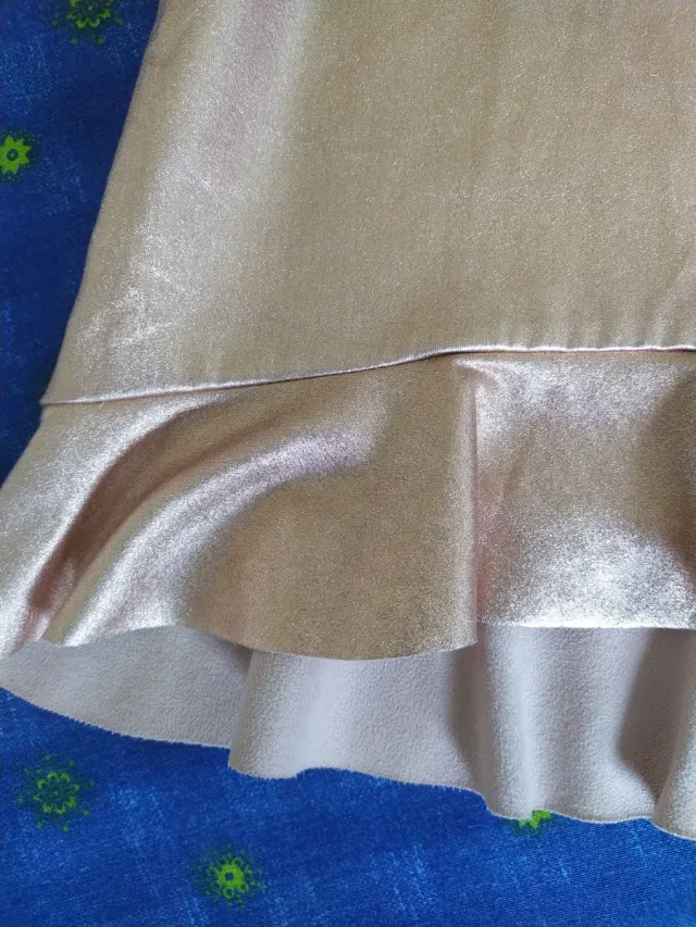 Top brillo rosa con volantes