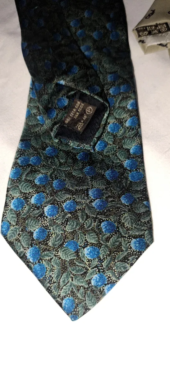 Dos corbatas de seda Givenchy de seda.