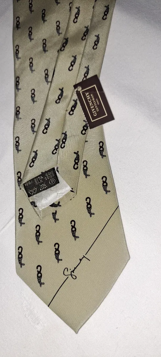 Dos corbatas de seda Givenchy de seda.