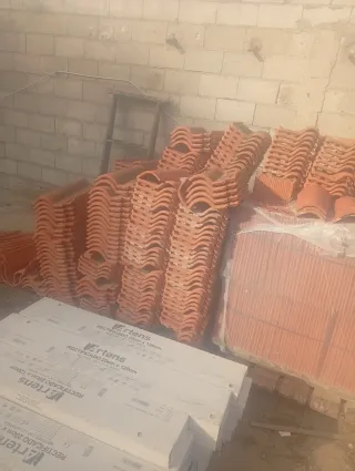 90m² Tejas Cerámicas (2 tipos)