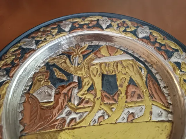 Plato decorativo metal con camello