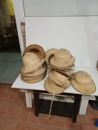 17 Sombreros de paja tipo Sahara 10€ todos