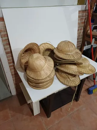 17 Sombreros de paja tipo Sahara 10€ todos
