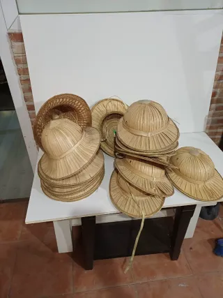 17 Sombreros de paja tipo Sahara 10€ todos