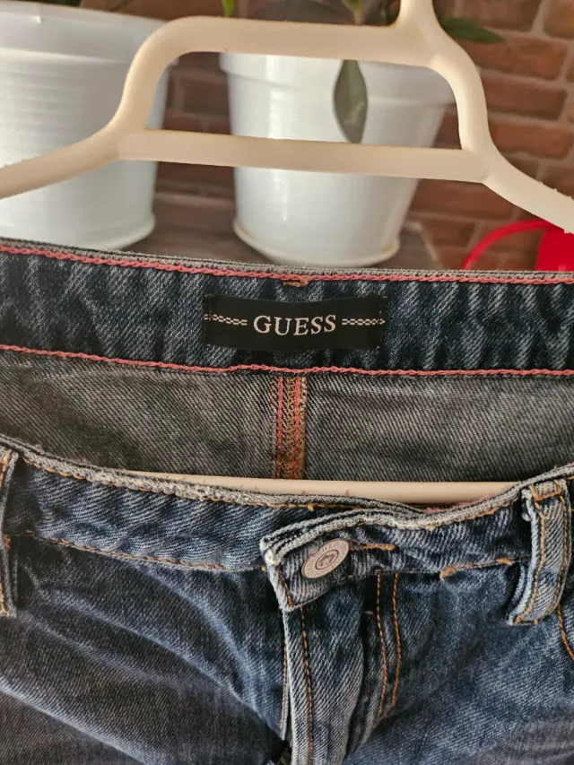 Jeans Guess Azules con Detalle Dorado