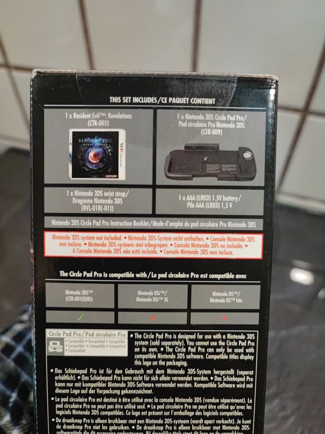 Nintendo 3DS Circle Pad Pro + gioco Resident Evil