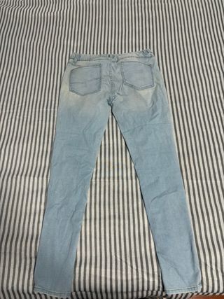 Pantalón vaquero azul claro
