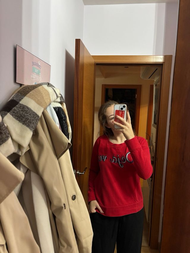 Jersey fino rojo con letras