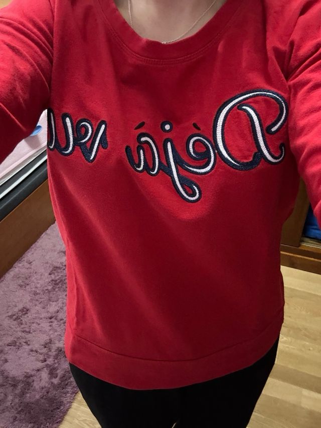 Jersey fino rojo con letras