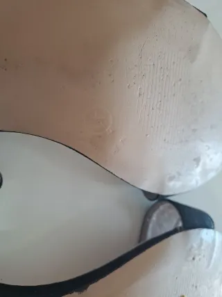 Sandalias MTNG negras y plateadas