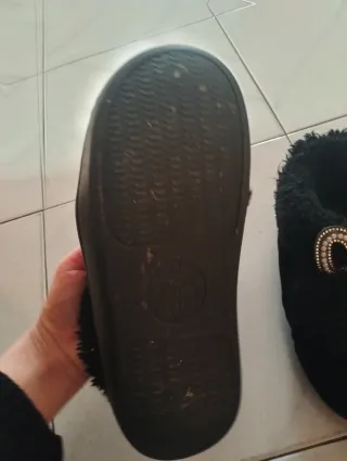 Pantofole donna nere con decorazioni