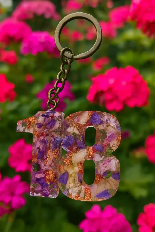 Llavero número en resina flores