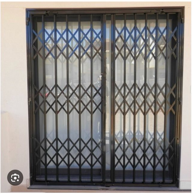 Reja extensible negra 2 hojas 424x272