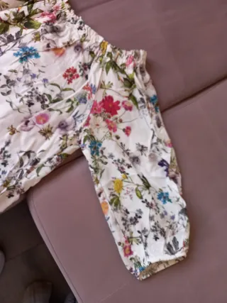 Camisa hombros descubiertos floral manga francesa