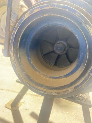 Bomba de riego industrial azul