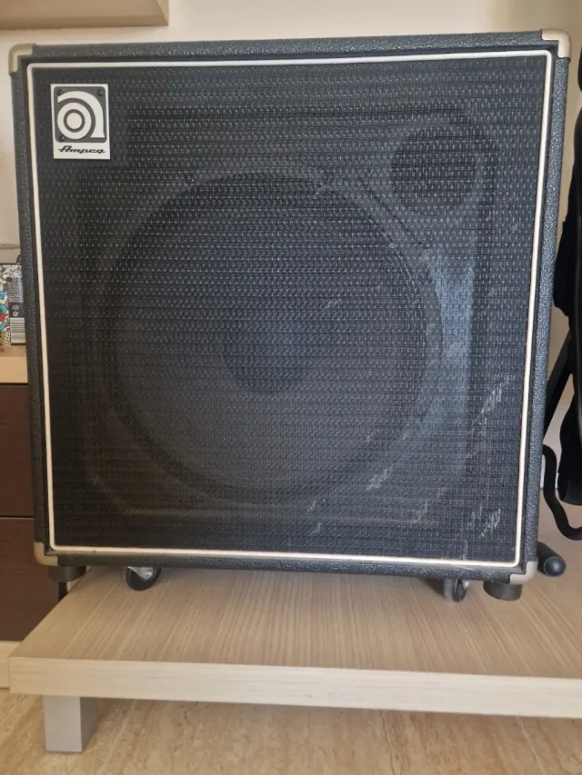 Ampeg BA115HPU Amplificador Bajo