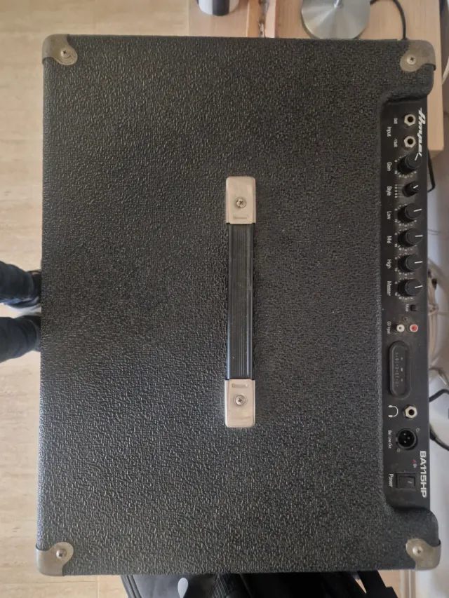 Ampeg BA115HPU Amplificador Bajo