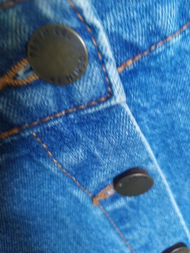 Falda vaquera corta con botones