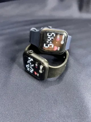 Coppia di orologi digitali LED