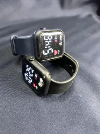 Coppia di orologi digitali LED