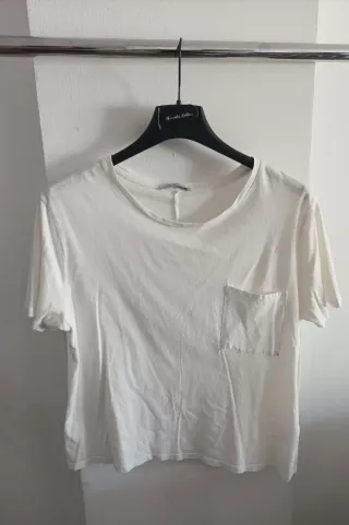 Camiseta básica blanca con bolsillo